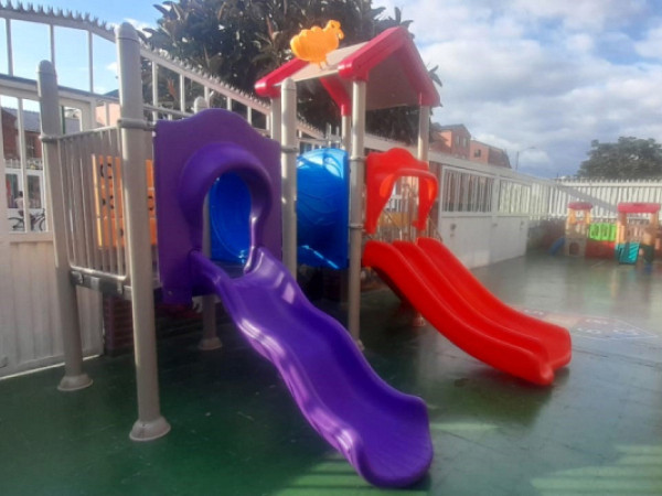 Instalación de Parques Infantiles en Colegio Thomas de Iriarte, Bogotá 